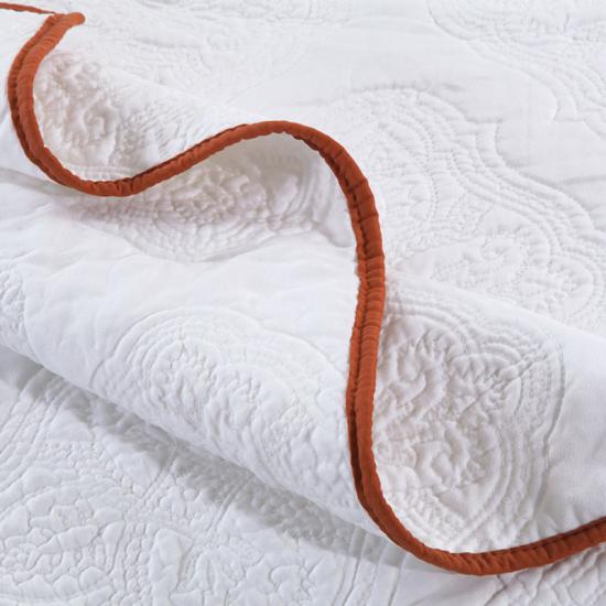 Couvertures matelassées en broderie damassée
