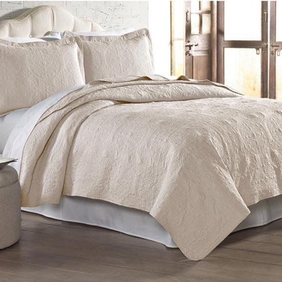 Couvre-lits et couvre-lits en broderie unie